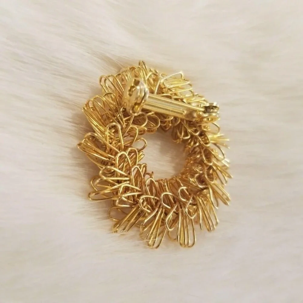 Vtg Christmas Wreath Brooch Rhinestone Pin Ribbon Bow Gold Tone Holidays 2676